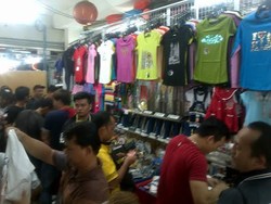 Usai Nonton MotoGP, Pusat Oleh-oleh di Sepang Malaysia Diserbu Wisman