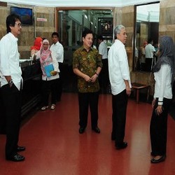 Berkemeja Putih Ala Jokowi, Para Pejabat ESDM Gelar Rapat