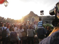 Memotret Senja di DisneySea Tokyo