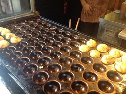 Lezatnya Takoyaki dari Kota Asalnya