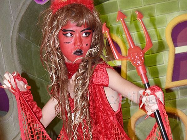 Lomba Kostum Halloween