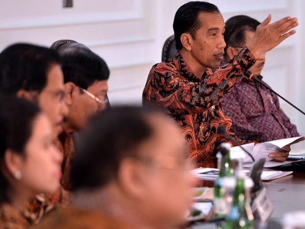 Jokowi Pimpin Rapat Kabinet Perdana