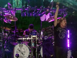 Gempuran Tiga Jam dalam Konser Kedua Dream Theater di Jakarta