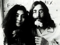 Tulisan Tangan John Lennon Soal Lagu Yoko Ono Laku Rp 338 Juta