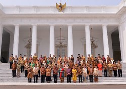 Kabinet Kerja Jokowi Berbatik Saat Dilantik, Ini Kata Desainer Indonesia