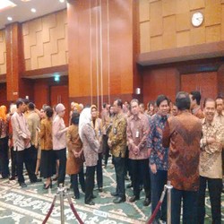 Lepas Jabatan Menkeu, Chatib Basri Wariskan iPad ke Bambang Brodjonegoro