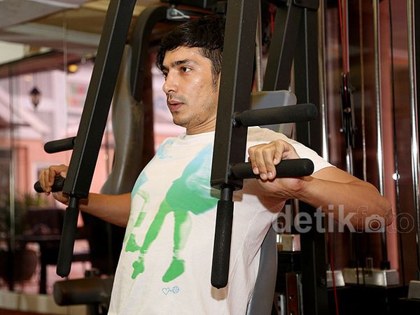 Ingin Berotot, Abimana Aryasatya Rajin Fitness