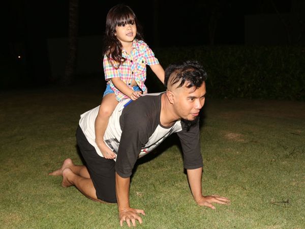 Lucunya Shafeea dan Ahmad Dhani Main Kuda-kudaan