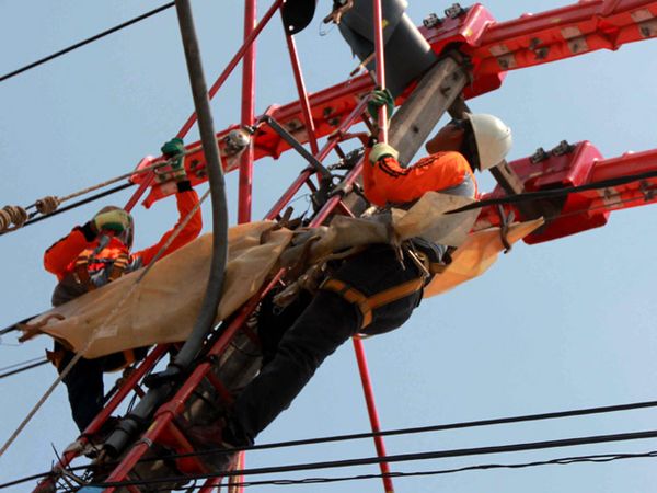 PLN Lakukan Pemeliharaan Jaringan Listrik Tanpa Padam