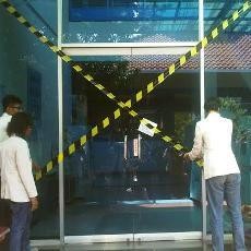 Tuntut PK III Dicopot, Mahasiswa Stikosa AWS Segel Kampus