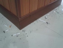 Ih Jorok! Gedung DPRD Kota Bandung Banyak Sampah Rokok