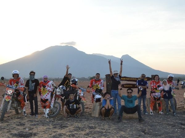 Bermain-main dengan Motor Trail di Taman Baluran
