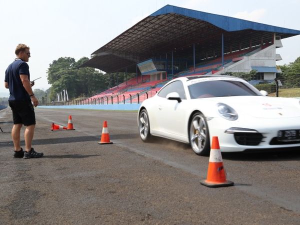 Kursus Nyetir ala Porsche