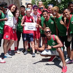 Foto Bareng, Saling Peluk, dan Tukar Baju di Hari Terakhir HWC 2014