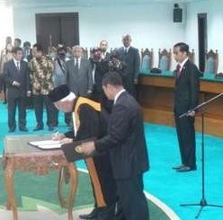 Mengapa Presiden Jokowi Berjas Lengkap saat Hadiri Pelantikan Ketua BPK di MA?