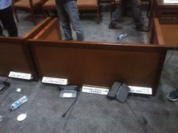 Begini Kronologi Insiden Meja Dibanting di Paripurna DPR