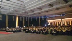 Berpantun di Depan JK Saat HUT Emas, Ical: Partai Golkar Kawan Sejati