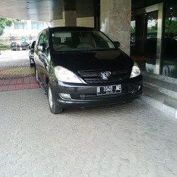 Toyota Crown Royal Saloon Disiapkan, Khofifah Pilih Pakai Innova Hitam