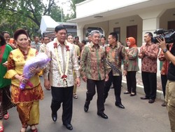 Lagu Selamat Datang Menko Baruku Sambut Tedjo di Sertijab Menkopolhukam