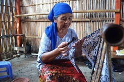 Generasi Tua Pengrajin Batik Tulis