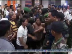 Tak Boleh Berjualan di KA, Pedagang Asongan Mengamuk