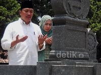 Menpora Ziarah ke Makam Tokoh Sumpah Pemuda
