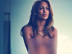 Kedinginan, Jennifer Lopez Pamer Foto Berbikini