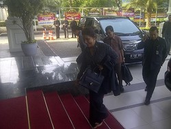 Ngantor Pakai Royal Saloon, Ini Gaya Blusukan Susi di Kantor KKP