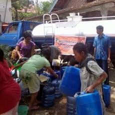 Dampak Kemarau Panjang, Ribuan Warga di Tulungagung Kesulitan Air Bersih