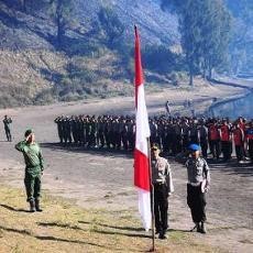 Polres Lumajang Peringati Sumpah Pemuda di Gunung Semeru