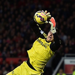 Courtois Masih Menyesal Gagal Cegah Gol Van Persie