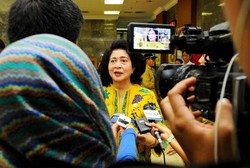 Ditanya Soal Menteri yang Merokok, Begini Jawab Menkes Nila Moeloek