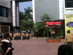 Pimpin Upacara, Menkes Nila Tekankan Pentingnya Revolusi Mental Pemuda