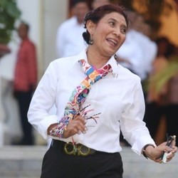 3 Jawaban Susi Pudjiastuti Terkait Gunjingan Soal Rokok Hingga Tato