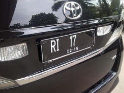 Ketika Pelat RI-17 Berpindah Tempat dari Mobil Toyota Crown Royal Saloon