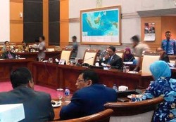 Gaya Fadli Zon Pimpin Rapat Komisi DPR: Skors 10 Menit