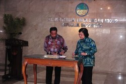 Lepas Jabatan Menteri LH, Balthasar Kambuaya Akan Kembali Mengajar di Uncen