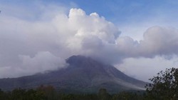 Gemuruh Awan Panas Gunung Sinabung di Tengah Blusukan Jokowi