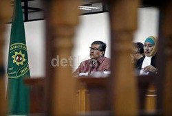 Eks Kepala Bappebti Cerita Tas Berisi Rp 5 M yang Dikira Bika Ambon