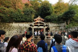 Kuil di Jepang Ini Punya Air Anti Jomblo