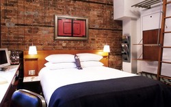 Hotel di Kanada Ini Sewakan Dildo Emas 24 Karat