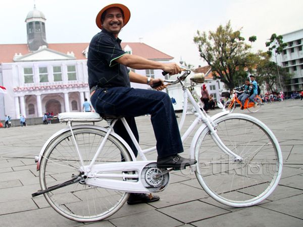 Menpar Blusukan ke Kota Tua dengan Sepeda Onthel