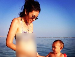 Hamil Lagi, Nadila Ernesta Tampil Seksi Berbikini