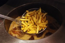 Tiongkok akan Mengolah Minyak Jelantah Menjadi Bahan Bakar Pesawat