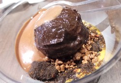 Yummy! Pekat Lezat Es Krim Buah Keluak yang Eksotik