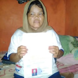 Sambil Sesenggukan, Ibu MA Minta Jokowi Bebaskan Anaknya