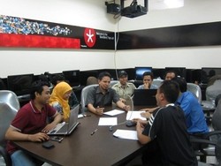 18 Developer Berbakat ITB Diganjar Beasiswa BlackBerry