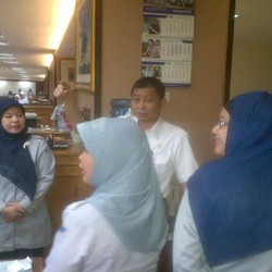 Sidak Kantor Kemenhub, Jonan Naik-Turun Tangga dan Foto Bareng PNS