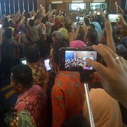 Penuh HP Berkamera dan Tongsis, Ini Padatnya Sertijab Menteri Susi