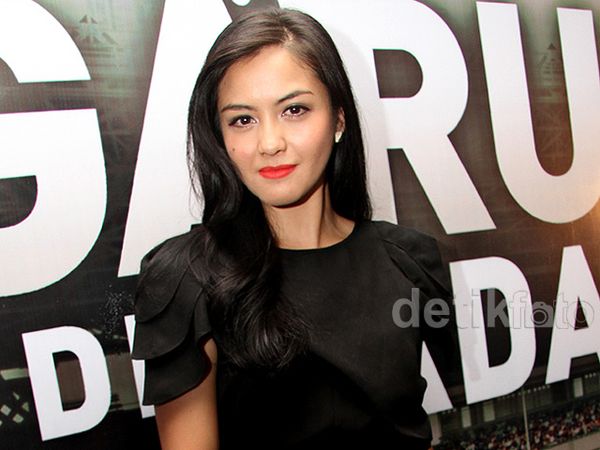 Merah Menyala Bibir Revalina S Temat